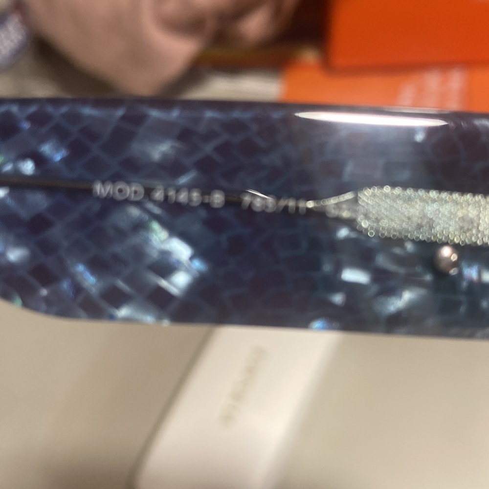 Authentic VERSACE brand new sunglasses with square frame in rhinestones on the V - Picture 6 of 10